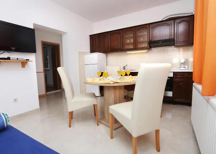 Antonio - Apartment Trogir