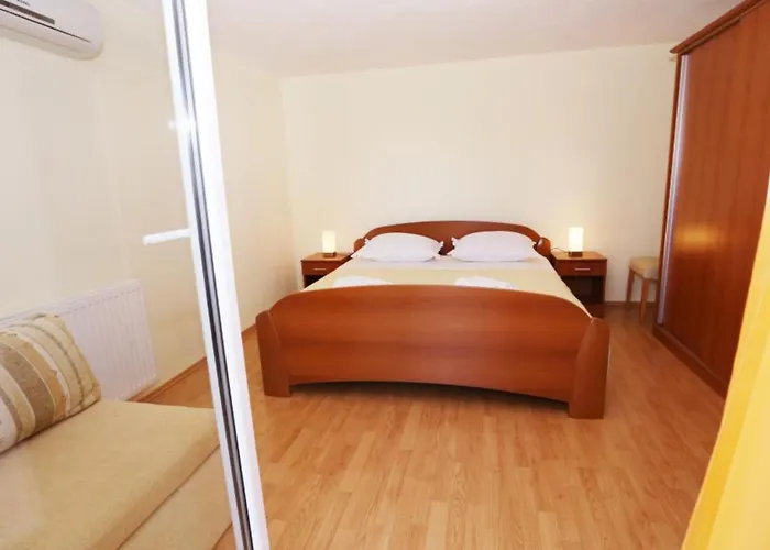 Antonio - Apartment Trogir
