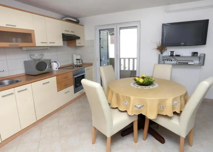 Antonio - Apartment Trogir